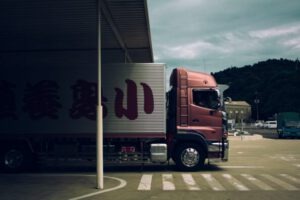 Von der Fabrik bis zur Haustür: Wie Spedition und Automobilindustrie gemeinsam für eine effiziente Lieferkette sorgen